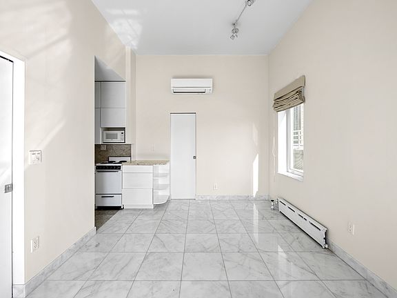 5th image of 140 W 69th St Unit Penthouse 4