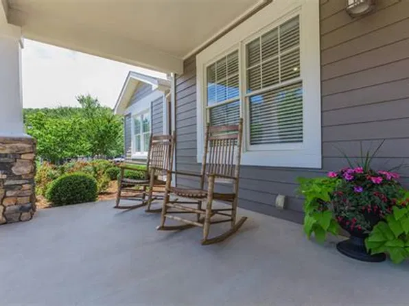 900 Vista Lake Dr #305, Candler, NC 28715