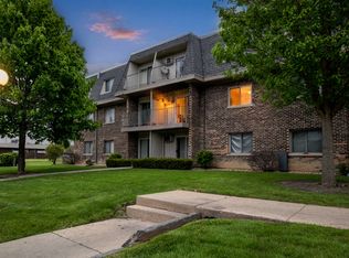 876 Blossom Ln APT 203, Prospect Heights, IL 60070