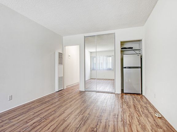 2nd image of 1717 Ocean Park Blvd #17-02A