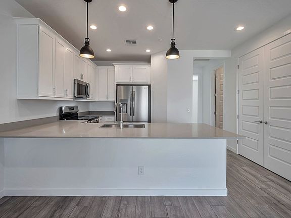 3rd image of 4046 E Pinto Dr
