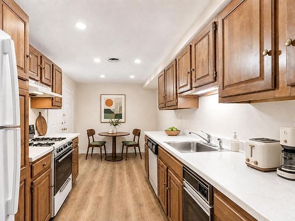 5th image of 255 North Rd Unit 187