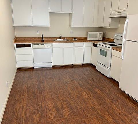 3rd image of 26 Balboa St #101