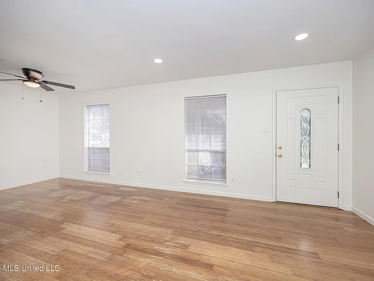 1213 King Henry Dr — Photo 14