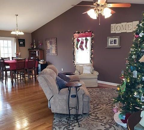 3rd image of 209 Stratford Pl