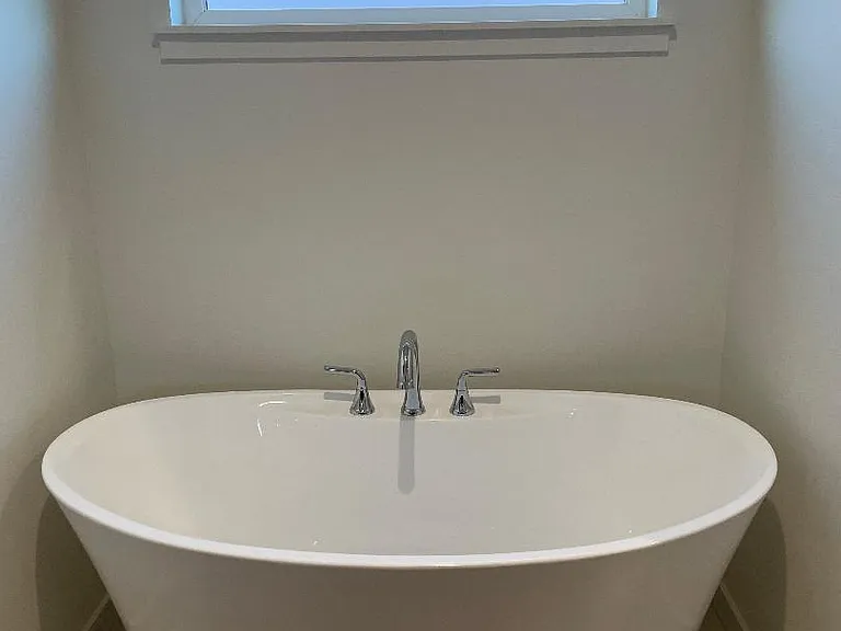 2405 Andrew Dr — Photo 10