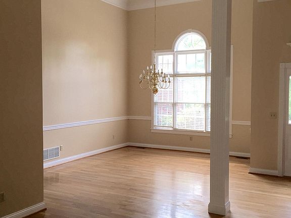 4th image of 100 Brookview Dr