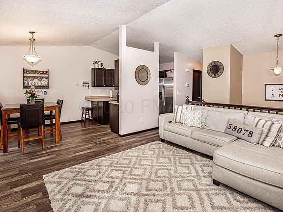 4th image of 1071 Oak Pl