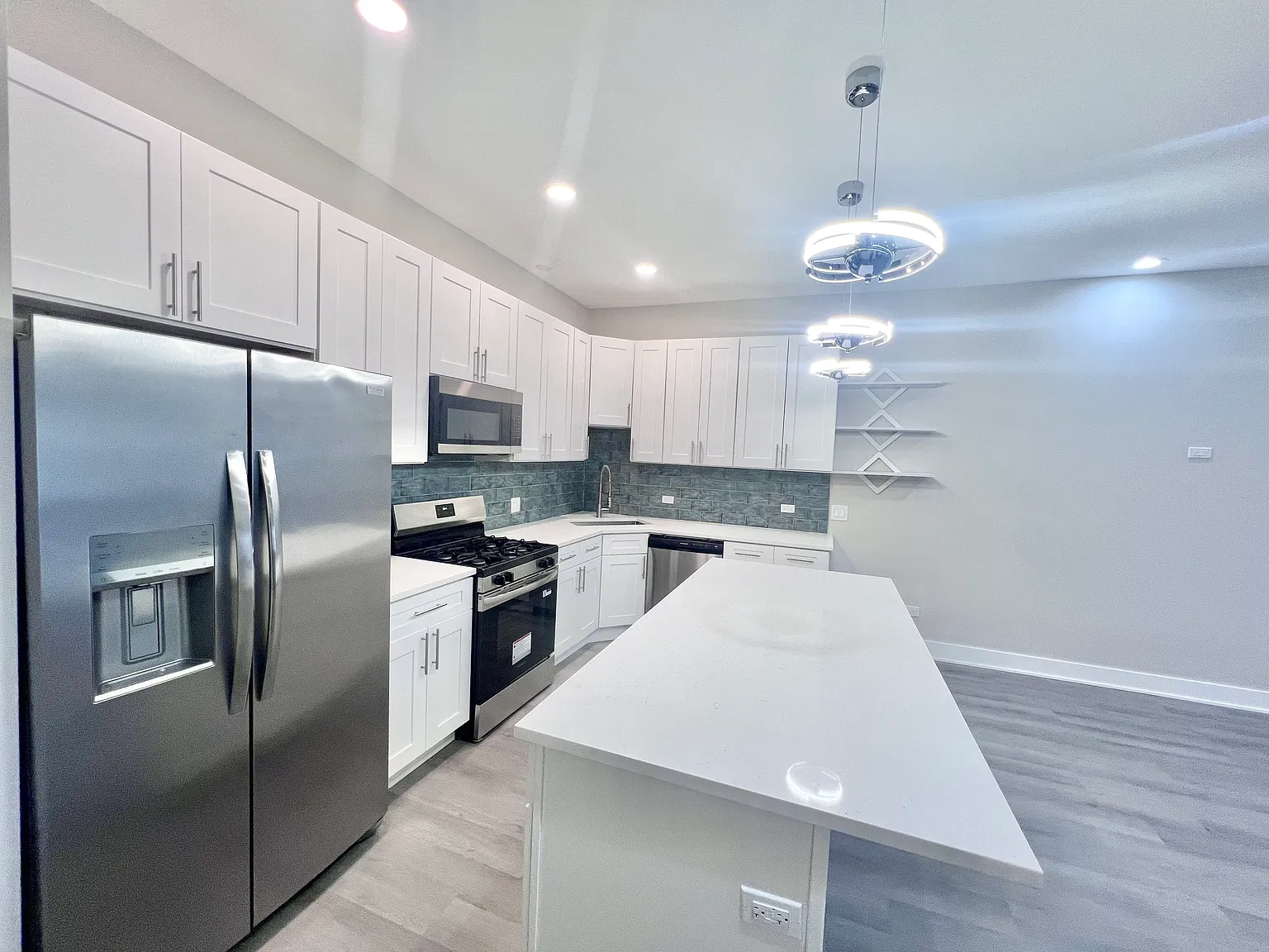 2 bed, 1500 sqft, $2,700 — Photo 3