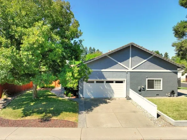 7211 Seasons Dr, Elk Grove, CA 95758