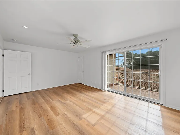 2222 Pier Ave — Photo 17