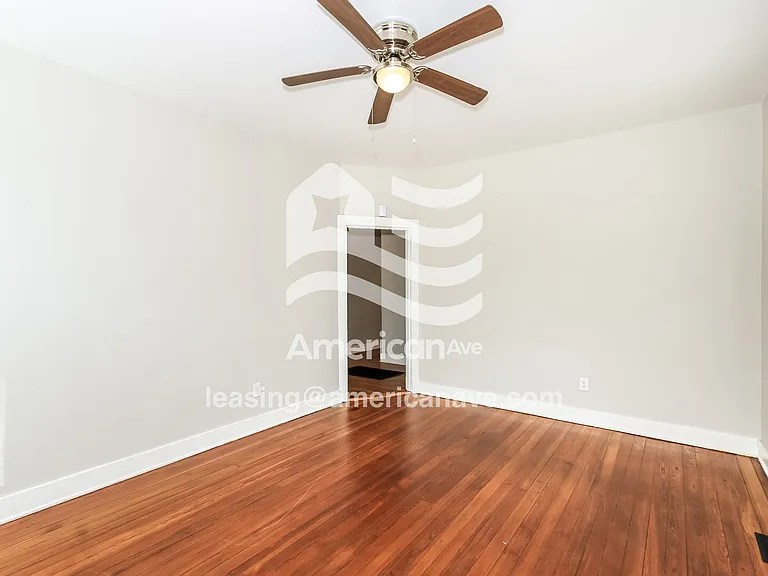 990162_003_living_room_12803377.jpg