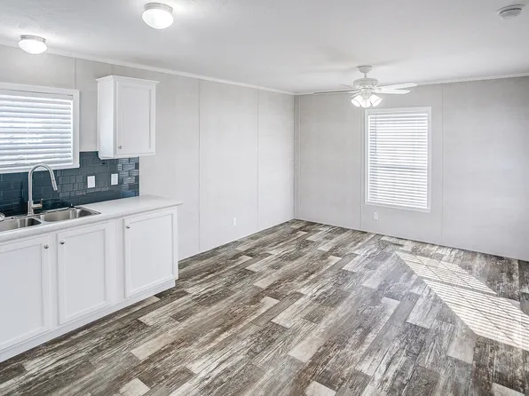 205 N North St, Raymond, IL