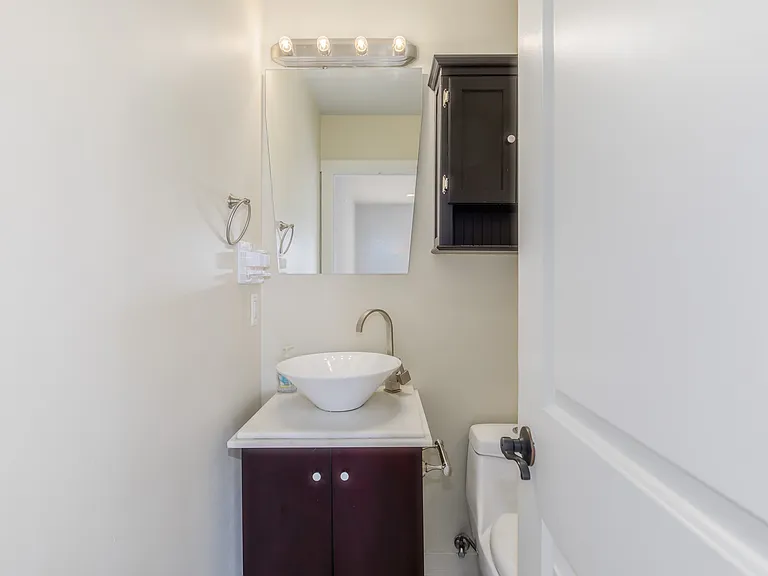 1409 G St NE #23 — Photo 14