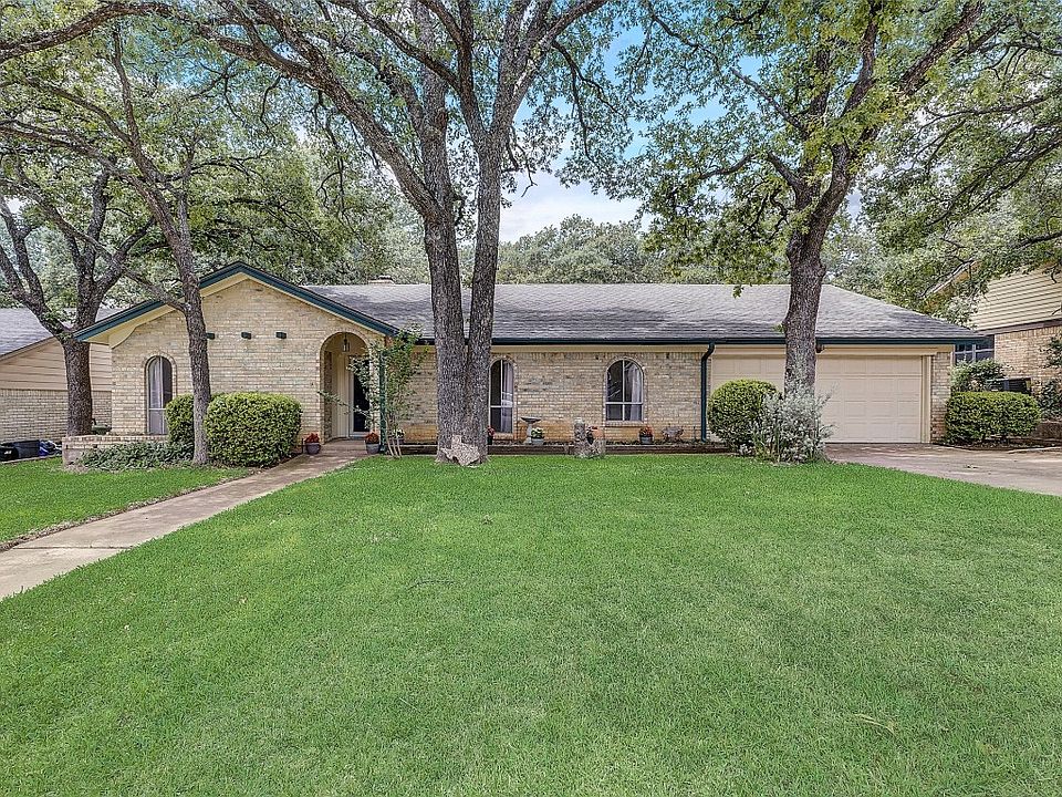 1st image of 409 Twin Creek Dr
