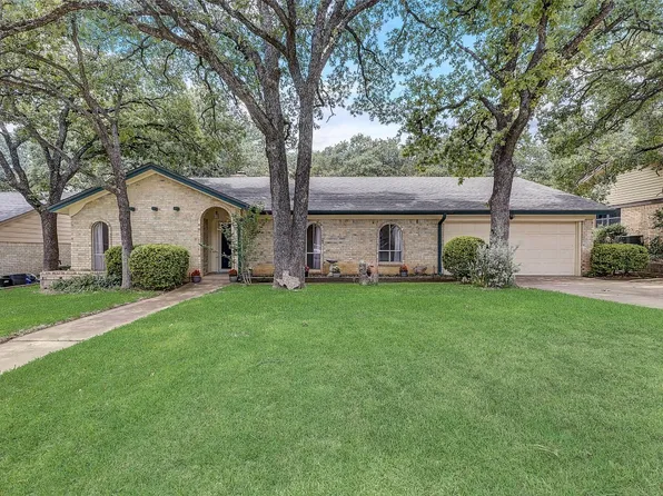 409 Twin Creek Dr, Hurst, TX 76053