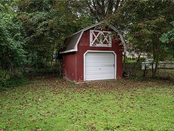 5th image of 529 Millbrook Rd