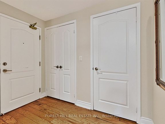 5th image of 20 Collier St #903