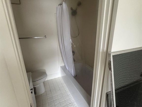 5th image of 2845 NE 15th St