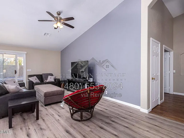 2195 E Sherri Dr — Photo 4