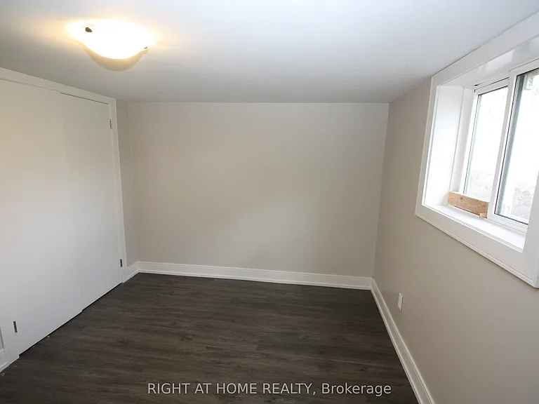 31 Northampton Dr #LOWER — Photo 8