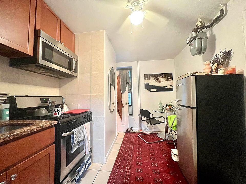 1st image of 124 Mott St APT 22