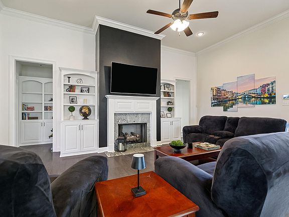 2nd image of 6692 Linwood Dr
