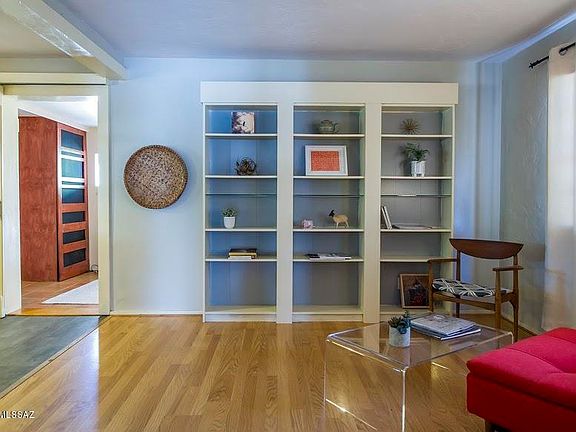 4th image of 2614 E Beverly Dr