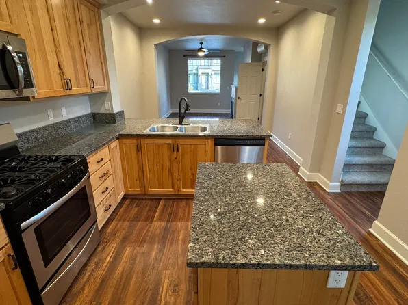8775 SW Spruce St, Portland, OR 97223