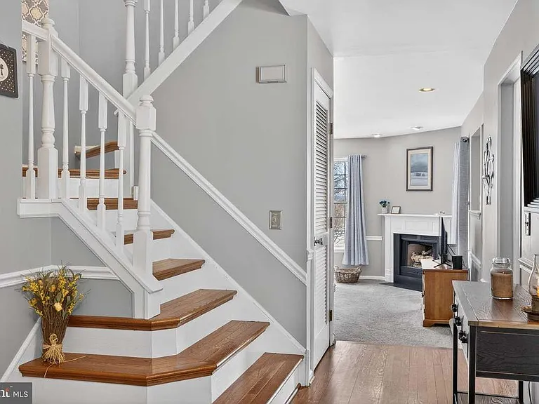 419 Country Club Dr — Photo 2