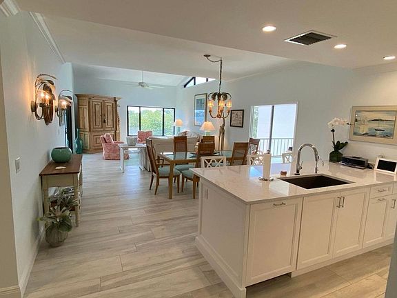 3rd image of 1660 Twelve Oaks Way APT 304