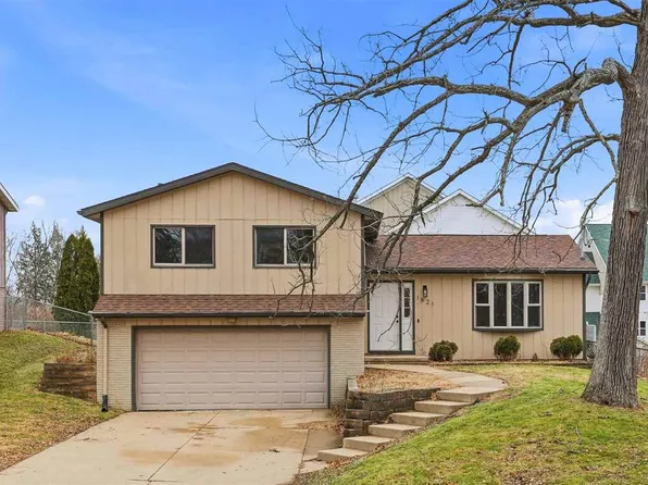 1621 13th St NW, Cedar Rapids, IA 52402