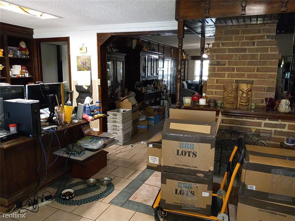 1st image of 108 E Jinkins Cir