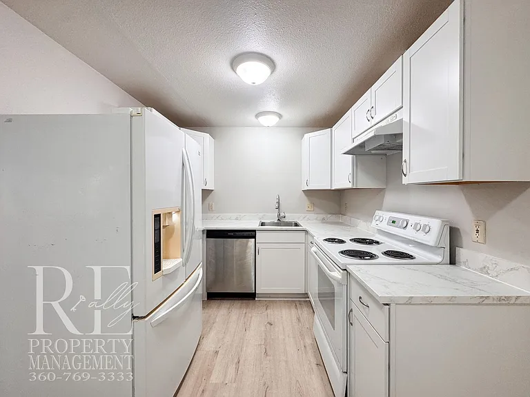 2733 Hefner Ave — Photo 2