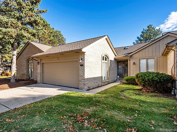 2nd image of 43043 W Kirkwood Dr