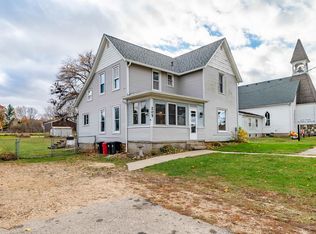 205 E 3rd St, Leaf River, IL 61047
