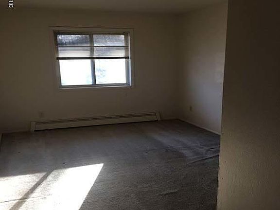 5th image of 606 Lynn Ave Unit 10