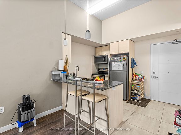 4th image of 251 Hemlock St #109