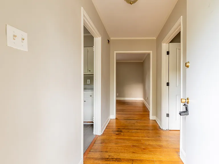 376 N Graham St — Photo 5