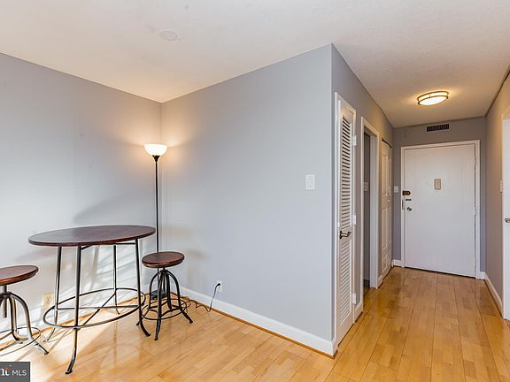 4th image of 2030 N Adams St APT 1210