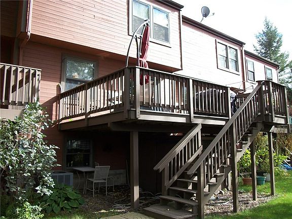 3rd image of 70 Broxbourne Dr