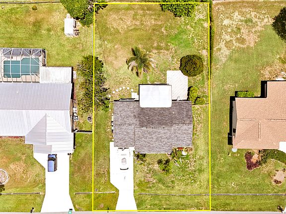 2nd image of 2889 SW Vittorio Street