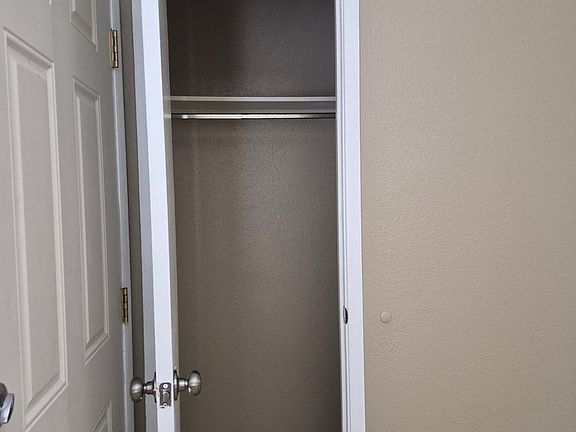 5th image of 3217 Wellesley Ct NE APT 4