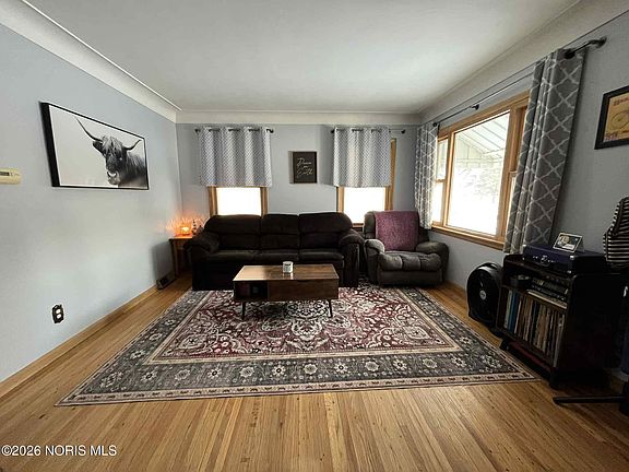 3rd image of 830 Mayfair Blvd