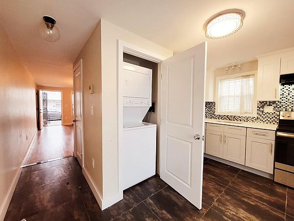 4th image of 258 Halladay St #D