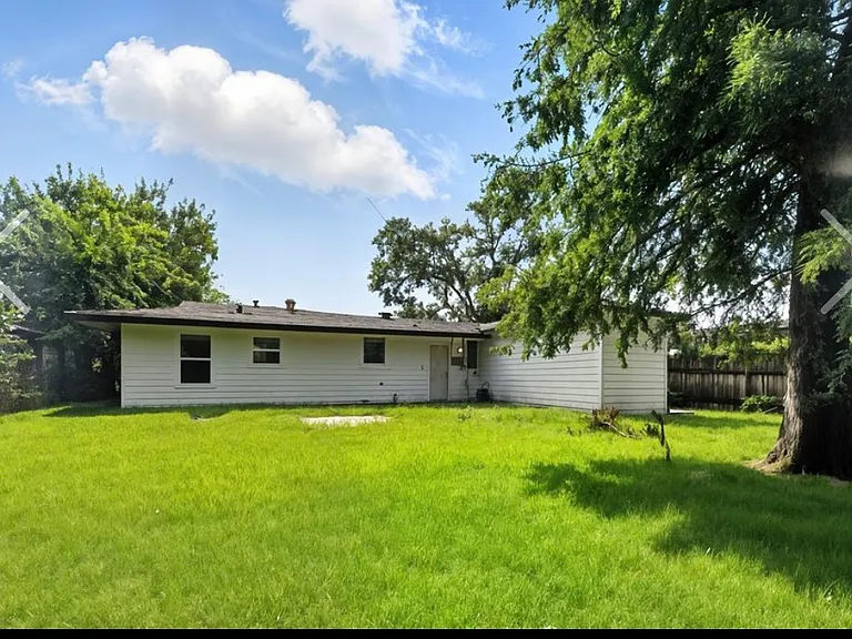 1610 Antoine Dr — Photo 22