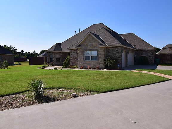 2nd image of 112 NW Sandy Trail Cir