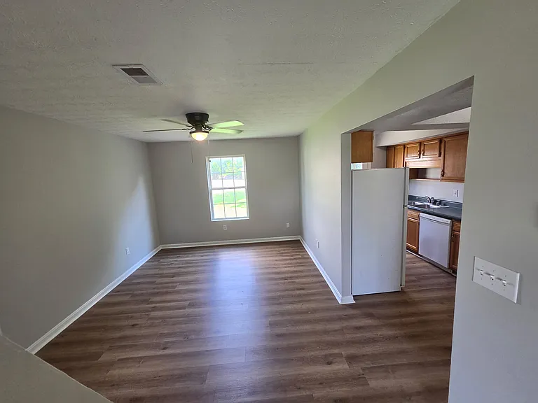 115 Karen Ct — Photo 4