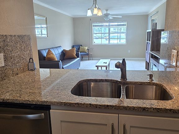 3rd image of 3419 Winkler Ave APT 509