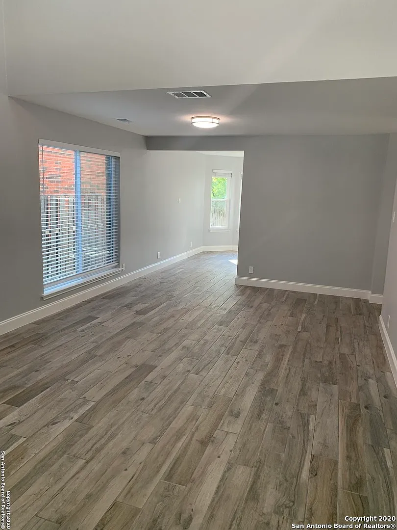 3 bed, 2.5 bath, 2117 sqft, $2,800 — Photo 3